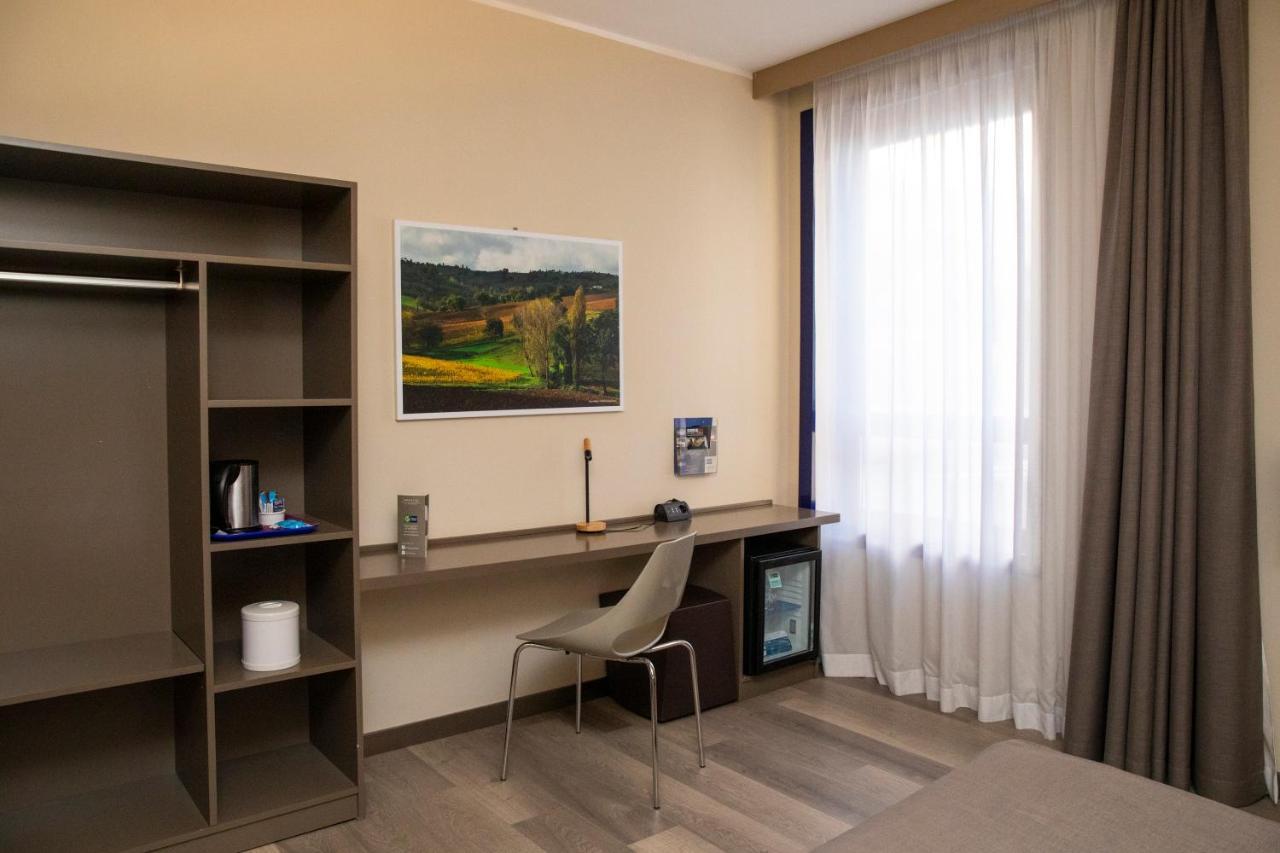City Hotel & Suites Foligno Eksteriør billede