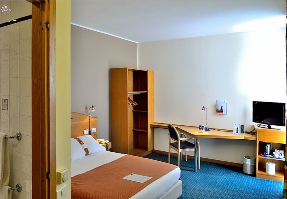 City Hotel & Suites Foligno Eksteriør billede
